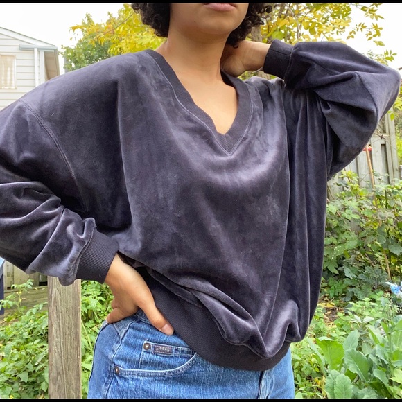 Navy Blue velvet Crewneck - Picture 1 of 2